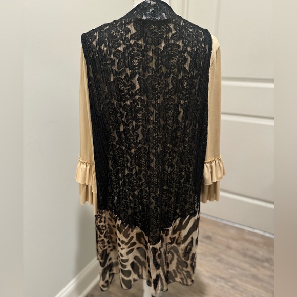 Zadie B’s Lace Vest with Animal print good condition - Picture 2 of 3